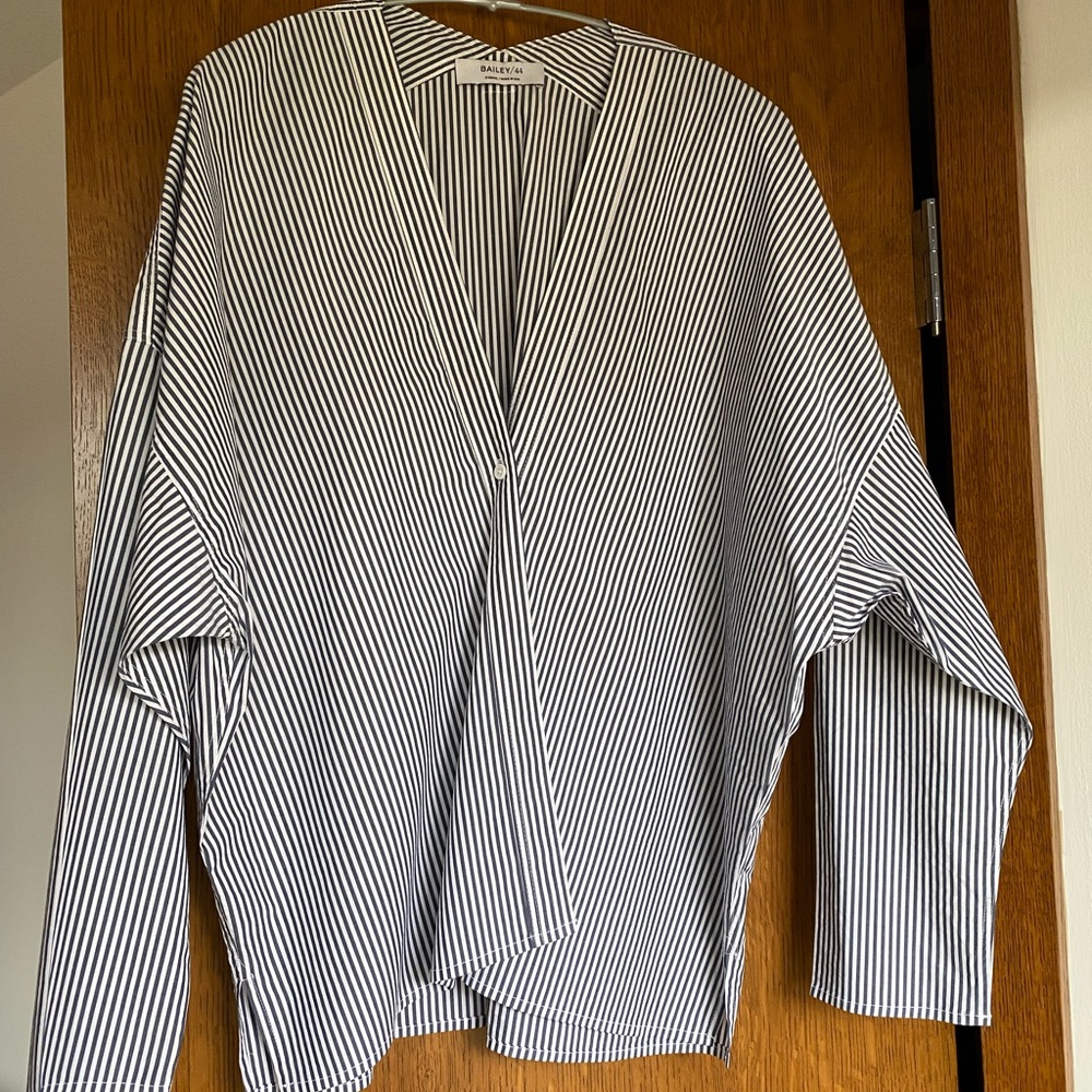 Bailey 44 blouse x-small. Worn once.